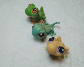 Littlest Pet Shop Green Gecko 111 Green Frog 264 LPS Yellow Frog 929 Y2K Hasbro