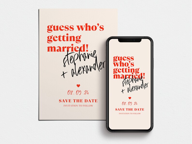 Puede incluir: Una tarjeta de guardar la fecha con un esquema de color rojo y blanco. El texto dice "guess who's getting married! stephanie + alexander 08.09.24 SAVE THE DATE INVITATION TO FOLLOW". La tarjeta se muestra junto a un tel&eacute;fono inteligente con el mismo dise&ntilde;o.