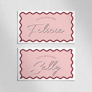 Tarjetas de lugar con borde ondulado imprimibles / Plantilla de tarjetas de lugar personalizadas / Papelería de evento editable / Descarga digital de Canva / Rojo y rosa