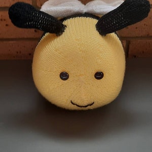 Bonnie the Bumble Bee Knitting Pattern *DIGITAL DOWNLOAD* - Etsy