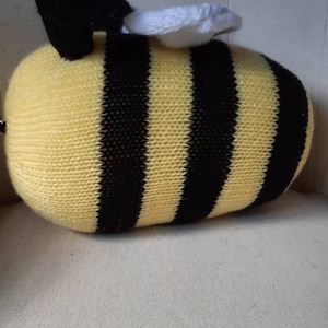 Bonnie the Bumble Bee Knitting Pattern *DIGITAL DOWNLOAD* - Etsy