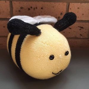 Bonnie the Bumble Bee Knitting Pattern *DIGITAL DOWNLOAD* - Etsy