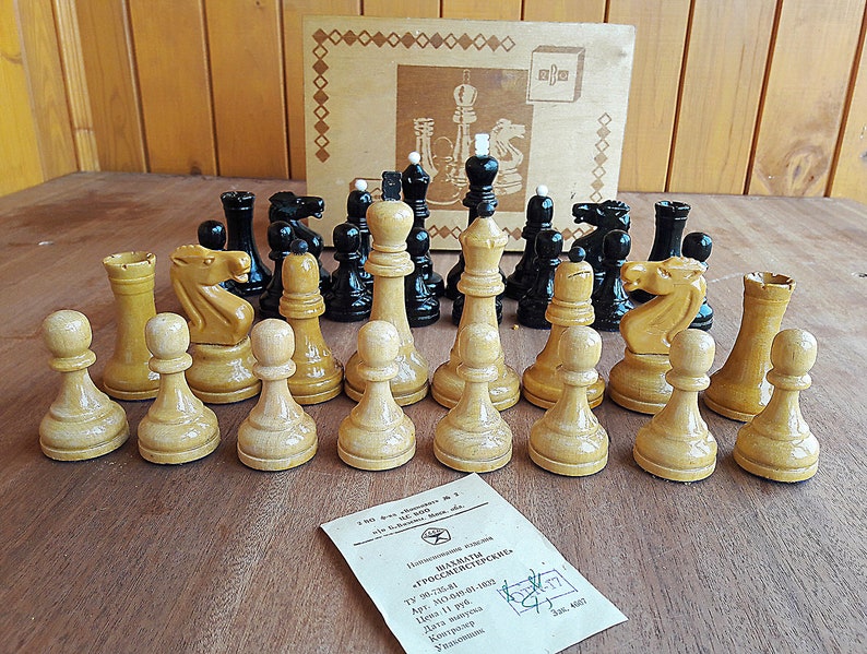 big wooden russian grandmaster chessmen USSR in the original box Grossmeister vintage soviet tournament chess pieces set