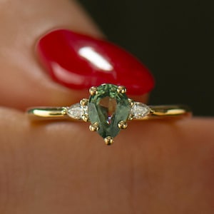 Pear Green Sapphire Ring, 14K / 18K Yellow Gold, Olive Sapphire Engagement Ring, Light Green Sapphire, Pear Cut Sapphire, Mint Green, Dainty