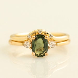 Green Sapphire Engagement Ring Set, 14K / 18K Yellow Gold, with Matching Wedding Ring, Modern Set, Wedding Ring Set, Olive Sapphire