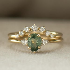 Pear Green Sapphire Set, 14K / 18k Gold, Matching Wedding Ring, Green Engagement Ring Set, Olive Sapphire, Pear Sapphire Ring, Natural
