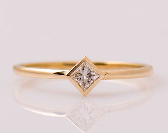 Square Diamond Engagement ring, 14K / 18K Yellow Gold Square Diamond Ring, Dainty Engagement Ring, Thin Solitaire Ring, Princess Cut Diamond