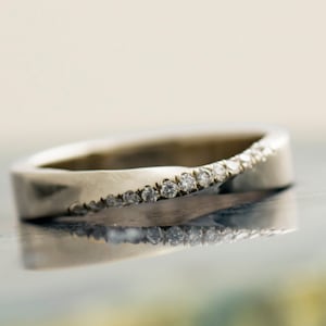 Mobius Wedding Band, 14K/18K White Gold, Mobius Diamond Ring, Diamonds Wedding Ring, Unique Wedding Band, Twisted Ring, Infinity Ring
