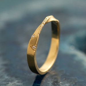 Mobius Wedding Ring, 14K / 18K Yellow Gold, Mobius Diamond Ring, Unique Wedding Band, Matte Finish, Stack Wedding Ring, Twisted Band Ring