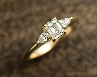 Three Stone Emerald Ring, 14K / 18K Yellow Gold, Emerald And Pears, Unique Three Diamond Ring, Pear Engagement Ring, 3 Stones, Pear Diamond