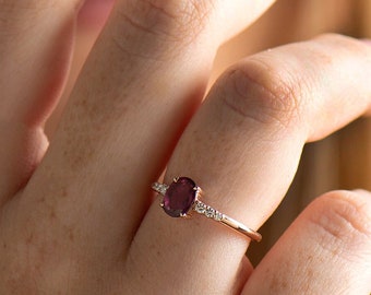 Anillo de compromiso de rubí, anillo de rubí natural, oro rosa de 14K/18k, clásico con diamantes laterales, anillo de rubí morado, anillo único