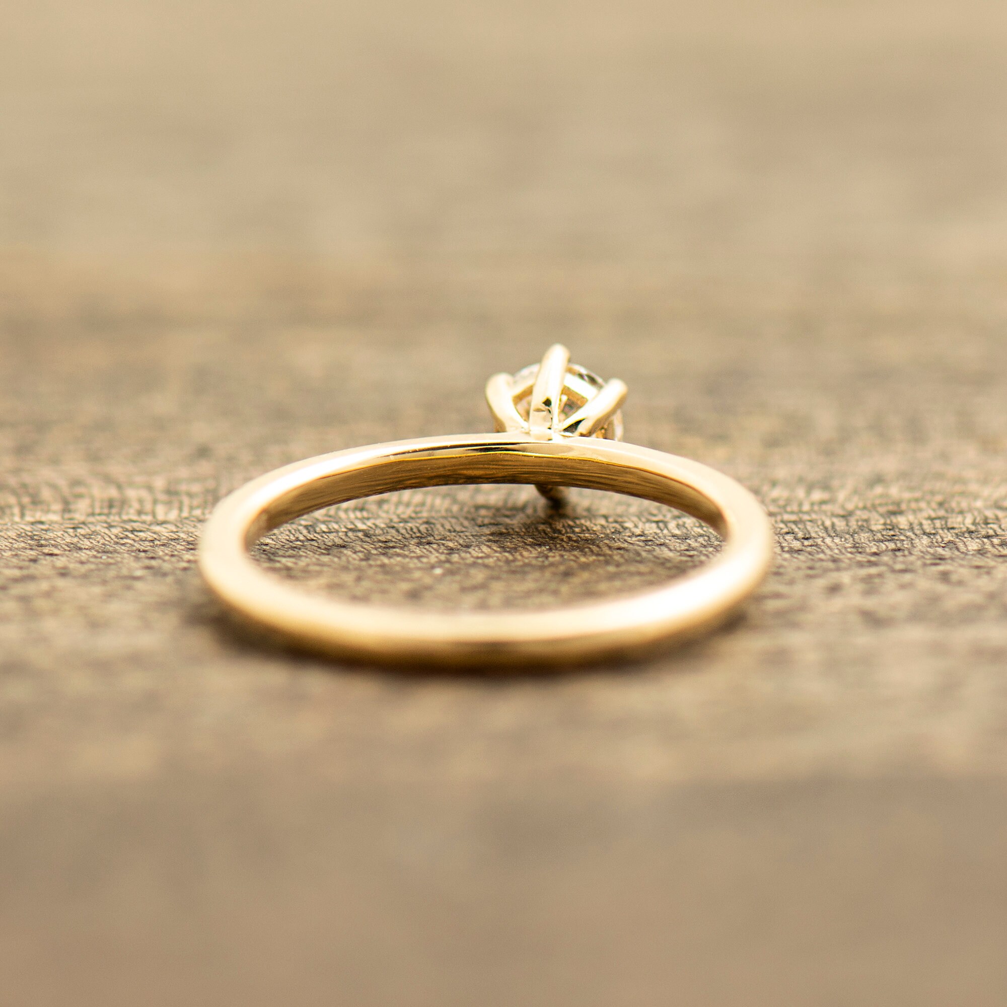 クラシックな6本爪の婚約指輪、14K/18Kイエローゴールド、ダイヤモンド