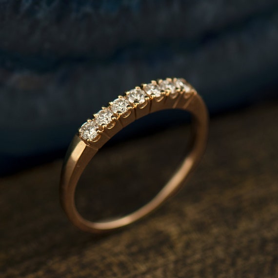 Anillo de compromiso con 7 piedras sale
