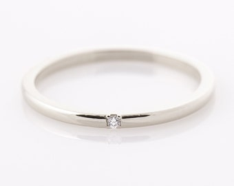 1,5 mm Single Diamond Ring, 14K / 18K Weißgold Ring, Stapel Diamant Band, Winziger Diamant Ring, zierliche Ring, Diamant Ehering, Dünner Ring