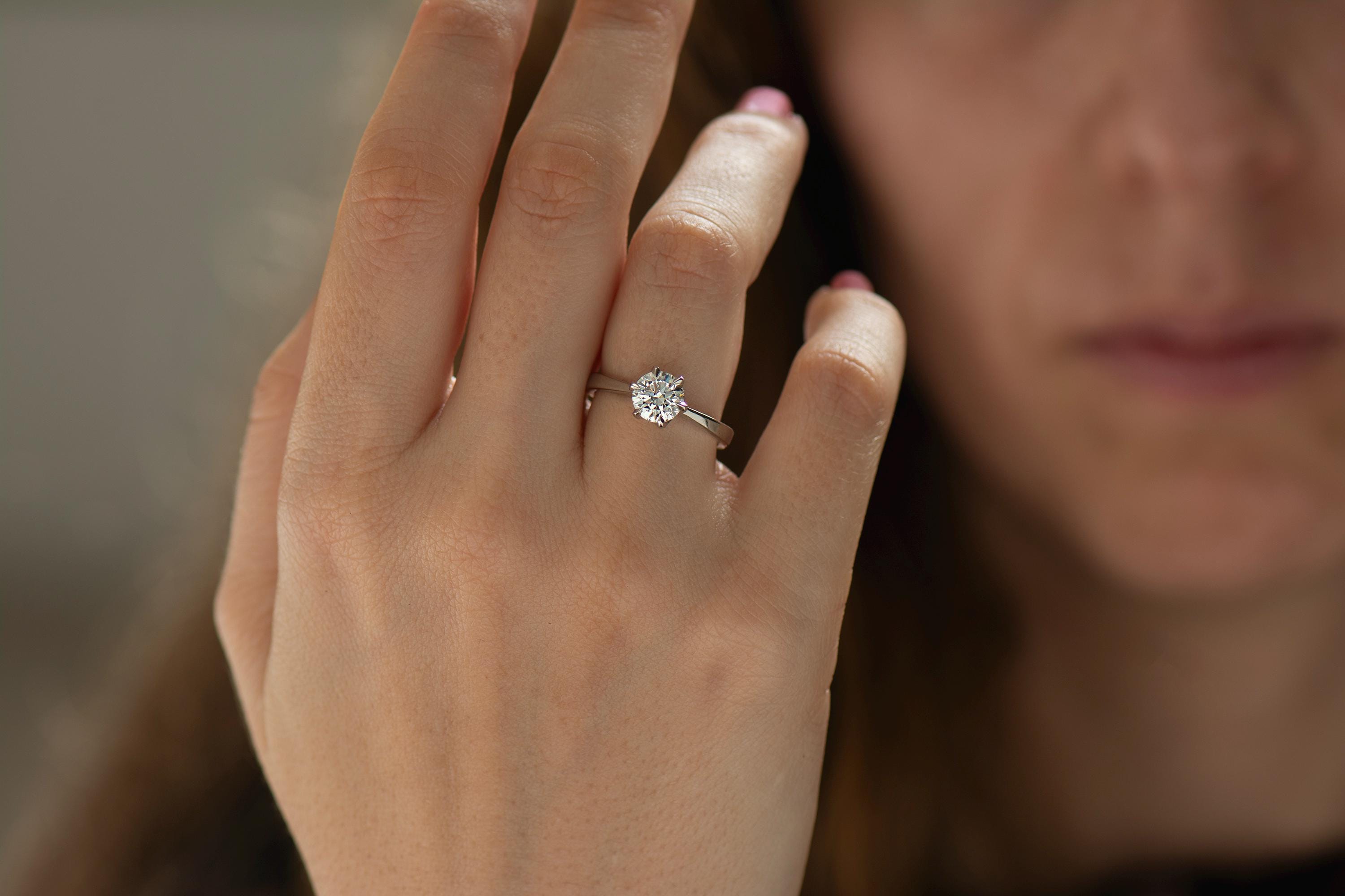 先細りの6本爪婚約指輪、14K/18Kゴールド、1カラットダイヤモンド婚約