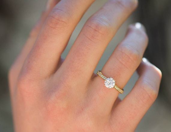 tiffany setting engagement ring in 18k yellow gold