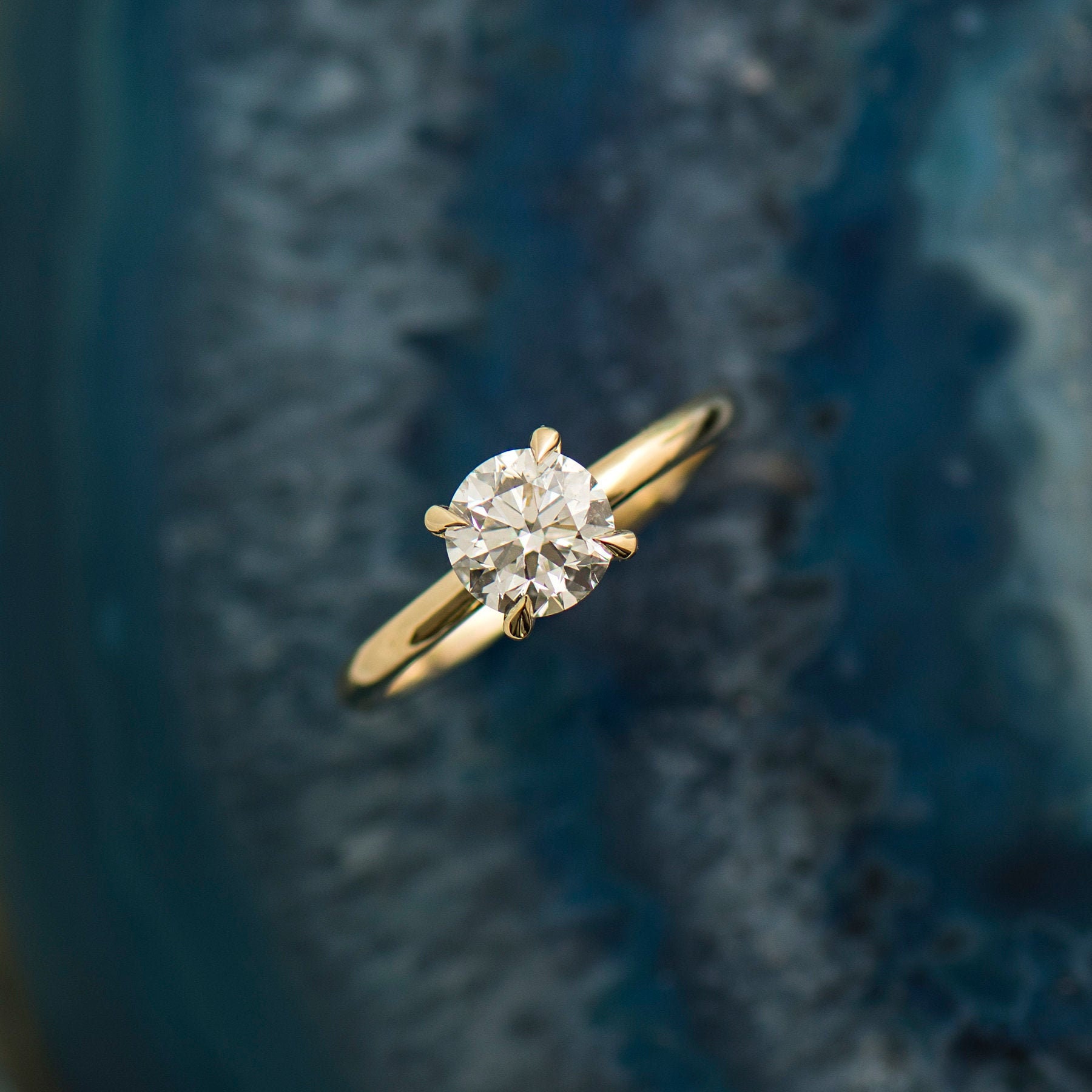 Round Brilliant Diamond Ring, 14K / 18K Yellow Gold, Modern