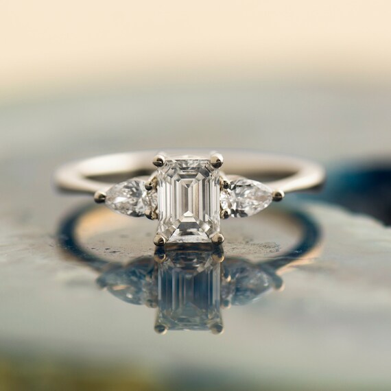 Bague De Fiançailles Diamant Simulé Taille émeraude 3.45 Ct - Or Blanc 14k, Taille US 4 à 12 - Neuf