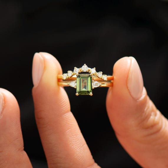 エメラルドカットのグリーンサファイアセット、14K/18Kイエロー 
