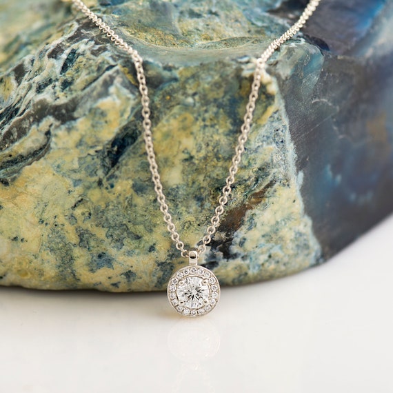 Collier Chaîne En Or Blanc 18 Carats Avec Pendentif Diamant Halo - Femme, Pierre Naturelle