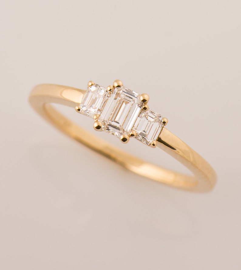 Resultado de imagen para three stones engagement rings yellow gold