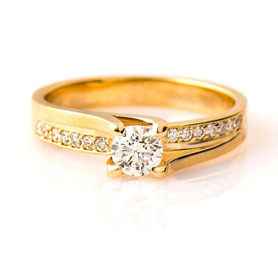 Modern Diamonds 18 Karat Yellow Gold Ring Size 7.5 | Chairish