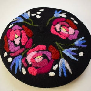 Mother&#39;s Day gift Black wool beret French beret Winter beret Beret patterned Women beret Women&#39;s wool hat Beret with a flower Girls&#39; beret