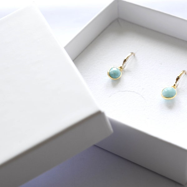 Pendientes delicados de Larimar en oro, joyería Larimar, pendientes colgantes delicados, Larimar, relleno de oro de 14K, su regalo de cumpleaños, pendientes azul cielo de oro