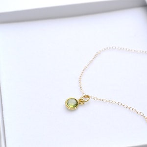 Collier Péridot délicat en or, bijoux Péridot, Pierre de naissance daoût, Péridot vert, remplissage en or 14K, collier en pierres précieuses vertes, son cadeau image 3