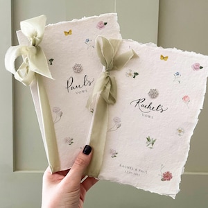 Libros de votos matrimoniales con flores / Juego de 2 / Escriba sus propios votos / Libro de votos matrimoniales personalizado, moderno y minimalista con cinta