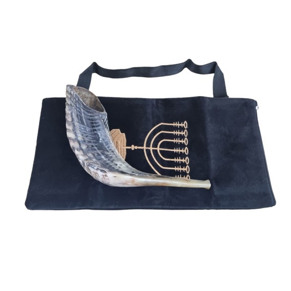 コーシャ羊の角のショファールとベルベットバッグ：ロシュ・ハシャナの