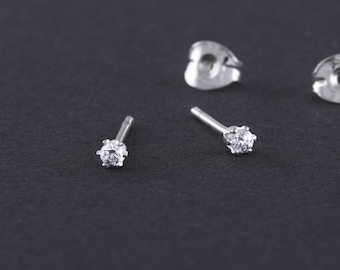 Zircon silver studs, Minimalist studs in sterling silver with zircon, Silver earrings with CZ.