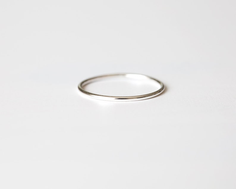 Anelli impilabili in argento, anelli in argento sottili, anelli in argento delicati, anello in argento sottile. immagine 1