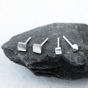 Square stud earrings in silver, Minimalist earrings, Cube earrings, Geometric earrings.