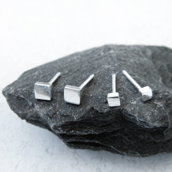 Square stud earrings in silver, Minimalist earrings, Cube earrings, Geometric earrings.