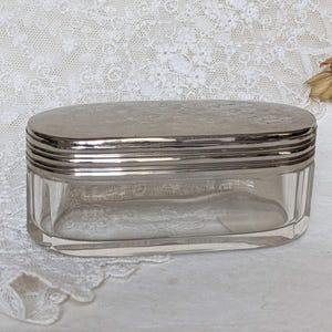 Antique clear glass jar with lid. Oval Lidded Glass Jar. Small Vintage vanity glass jar. Cottage style Bathroom. Jugendstil Home decor.