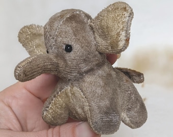 ヴィンテージのバーグ社製象のぬいぐるみ、1950年頃、高さ18 cm、幅25
