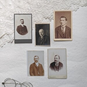 Antieke Gentleman Foto 5 kaarten set. Mannen met snorren Kabinet Kaarten Set. Antieke CDV kaarten. 1800's - 1900's Cabinet Card Foto.