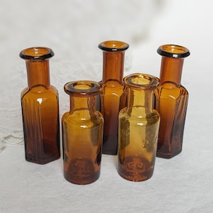 Juego de botellas de cristal vintage Apothekerbraun. Antikes Glas Apotheker Miniatur Juego de 5 botellas. Badezimmer Dekor. Botella de cristal de boticario vintage.
