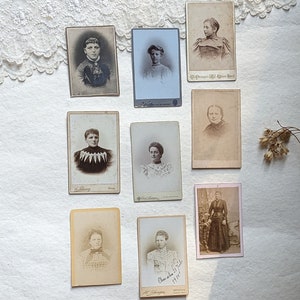 Antieke damesportretfotokaart. Set van 9 staande kastkaarten. Antieke vrouwen CDV-kaarten. Kabinetkaartfoto 1800 - 1900.