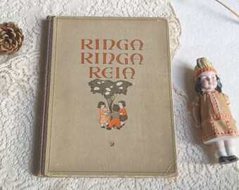 Ringa Ringa Reia childrens song book. Vintage book with old german font. German antique children book. Childrens poetry book.