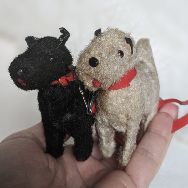 Scottish Terrier Dog pair on leash. Vintage german stuffed mohair dog. Small vintage white and brown scotty dogs on leash. Antique dog toy.