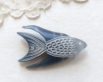 ヴィンテージの彫刻入り茶色の貝のブローチ - Etsy 日本