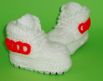 White Baby Shoes, White Sneakers, Newborn Gift Booties, White boots, Modern Baby Shoes, Crochet Slippers