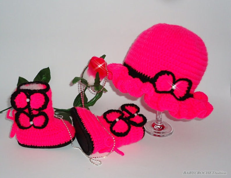 Pink Girl Boots, Crochet Baby Boots, Crochet baby Shoes, Baby Newborn Set, Baby Hat, Newborn Baby Gift, Handmade gift, Baby Set, Crochet Set image 3