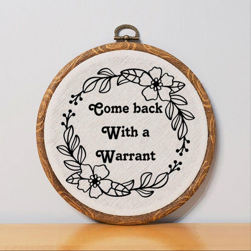 Revenez avec un mandat Art mural amusant pour la maison, idée cadeau personnalisable pour avocat, fausse broderie, plaque de bienvenue pour dortoir, décoration murale