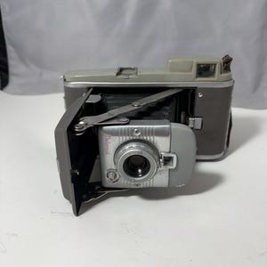 Polaroid EE33 Land Camera Near Mint With Original Box and Manual