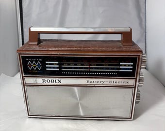 Vintage Robin Batter Electric AM FM Radio, crocodile leather look, portable transistor, mid century, retro decor