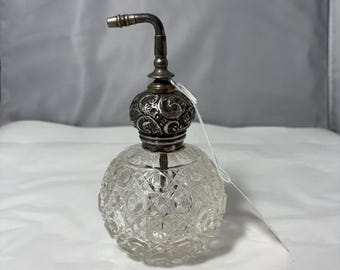 Frasco de perfume antiguo de J.H.W. Son & Co. con tapa de plata esterlina y cristal tallado.