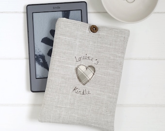 Personalisierte bestickte Kindle Hülle - Stoff Kindle Hülle - Mini iPad Sleeve - eBook Liebhaber Geschenk - Leinen E-Reader Tasche mit Herz oder Stern